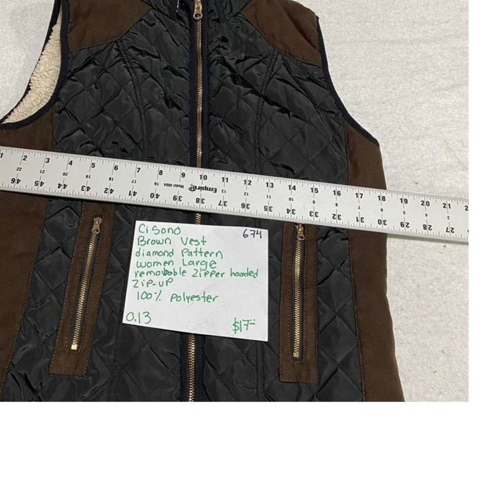 Ci Sono brown vest with hood and zipper pockets. Size women Large. SKU674